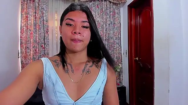 Snapshot of Kariina_05 chatting on 02/07/25, 01:22 Kariina 05 online show from 02/07/25, 01:22