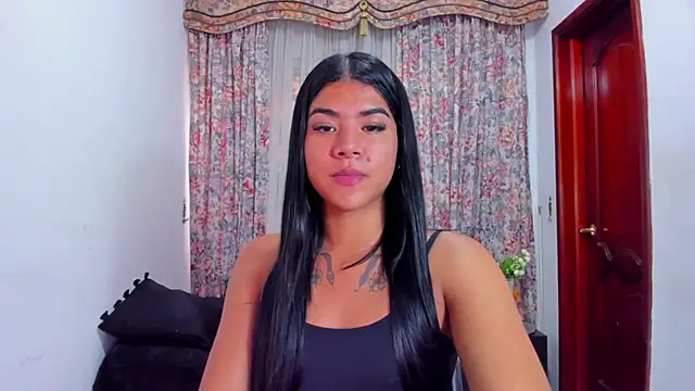 Snapshot of Kariina_05 chatting on 02/10/25, 01:22 Kariina 05 online show from 02/10/25, 01:22