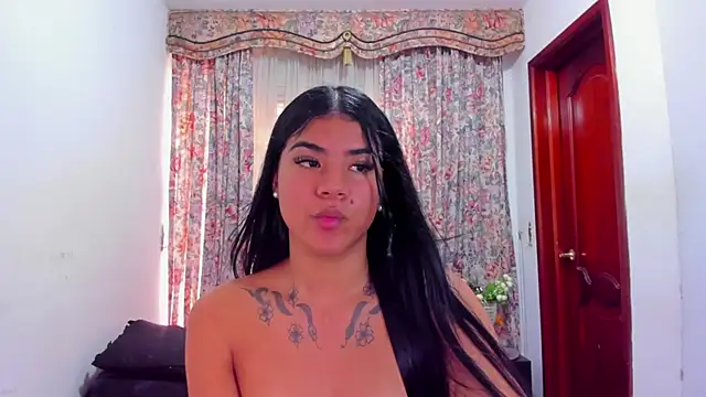 Snapshot of Kariina_05 chatting on 02/10/25, 04:47 Kariina 05 online show from 02/10/25, 04:47