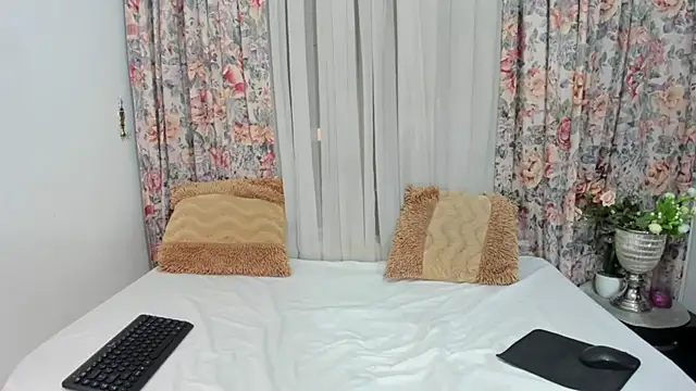 Snapshot of Kariina_05 chatting on 02/26/25, 01:43 Kariina 05 online show from 02/26/25, 01:43