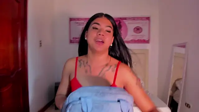 Snapshot of Kariina_05 chatting on 03/11/25, 01:48 Kariina 05 online show from 03/11/25, 01:48