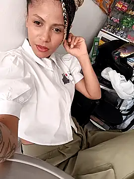 Snapshot of BlairSamy chatting on 11/04/25, 03:55 BlairSamy online show from 11/04/25, 03:55