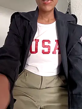 Snapshot of BlairSamy chatting on 12/01/25, 02:33 BlairSamy online show from 12/01/25, 02:33