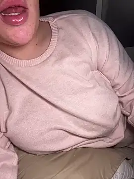 Snapshot of lilylush24 chatting on 12/30/24, 02:40 lilylush24 online show from 12/30/24, 02:40