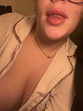 Snapshot of lilylush24 chatting on 01/22/25, 10:05 lilylush24 online show from 01/22/25, 10:05