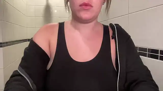 Snapshot of lilylush24 chatting on 02/14/25, 03:05 lilylush24 online show from 02/14/25, 03:05