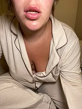 Snapshot of lilylush24 chatting on 02/20/25, 03:19 lilylush24 online show from 02/20/25, 03:19