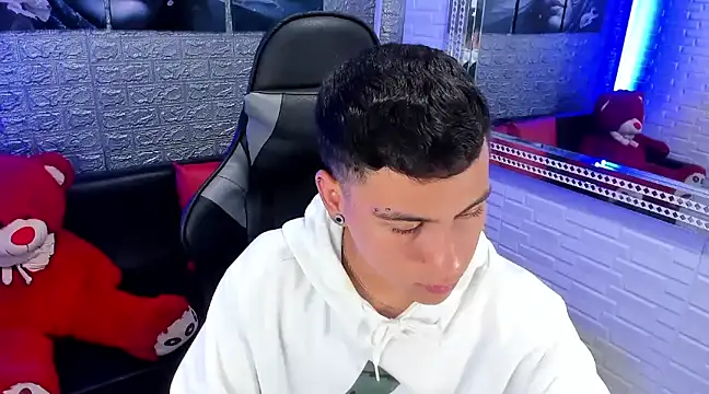 Snapshot of salvadorgomezx chatting on 12/21/24, 08:00 salvadorgomezx online show from 12/21/24, 08:00