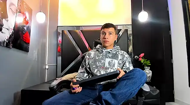 Snapshot of salvadorgomezx chatting on 12/30/24, 07:21 salvadorgomezx online show from 12/30/24, 07:21