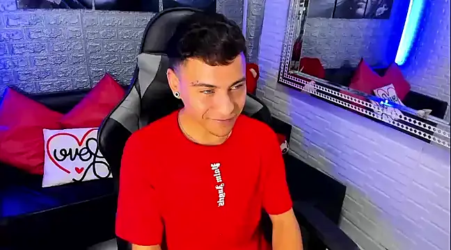 Snapshot of salvadorgomezx chatting on 01/04/25, 12:48 salvadorgomezx online show from 01/04/25, 12:48