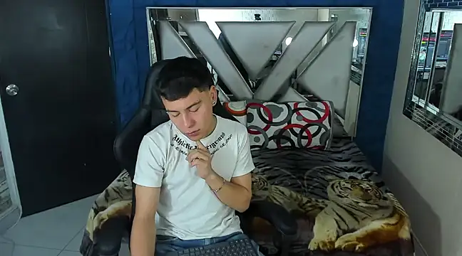 Snapshot of salvadorgomezx chatting on 01/23/25, 12:52 salvadorgomezx online show from 01/23/25, 12:52