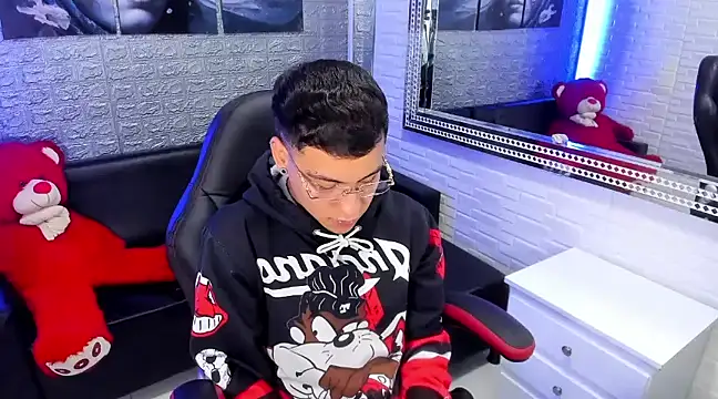 Snapshot of salvadorgomezx chatting on 02/05/25, 02:08 salvadorgomezx online show from 02/05/25, 02:08