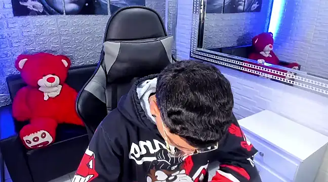 Snapshot of salvadorgomezx chatting on 02/05/25, 08:54 salvadorgomezx online show from 02/05/25, 08:54