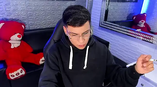 Snapshot of salvadorgomezx chatting on 02/09/25, 03:32 salvadorgomezx online show from 02/09/25, 03:32