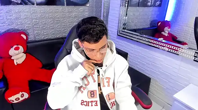 Snapshot of salvadorgomezx chatting on 02/14/25, 09:34 salvadorgomezx online show from 02/14/25, 09:34