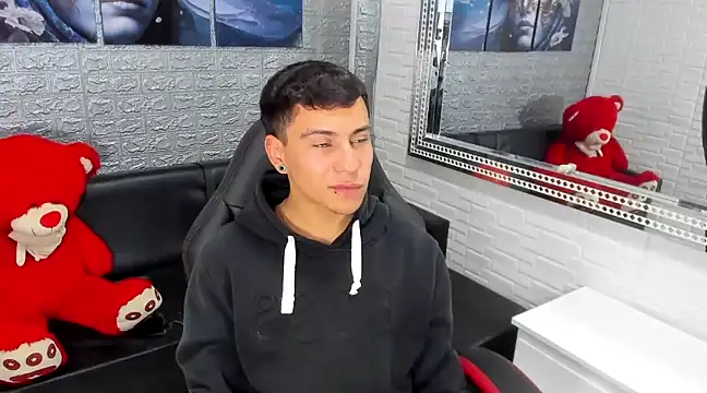 Snapshot of salvadorgomezx chatting on 02/16/25, 01:27 salvadorgomezx online show from 02/16/25, 01:27