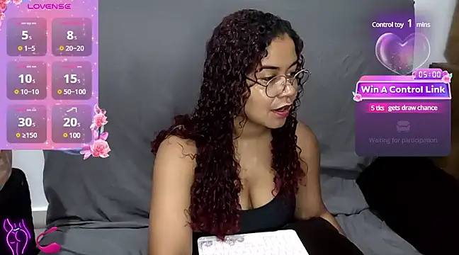 Snapshot of VitoriaFernandes chatting on 01/12/25, 03:57 VitoriaFernandes online show from 01/12/25, 03:57