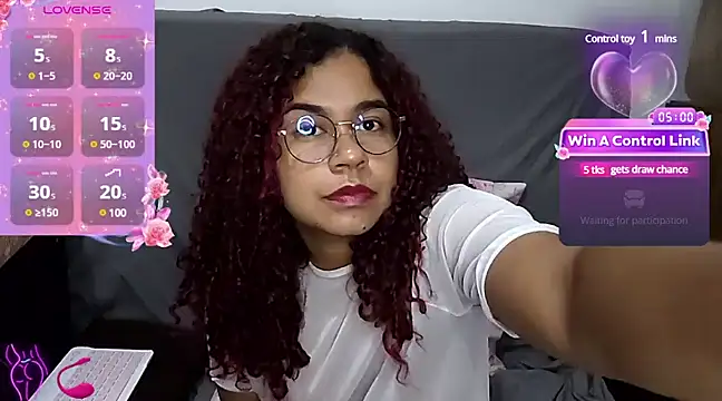 Snapshot of VitoriaFernandes chatting on 01/17/25, 12:20 VitoriaFernandes online show from 01/17/25, 12:20