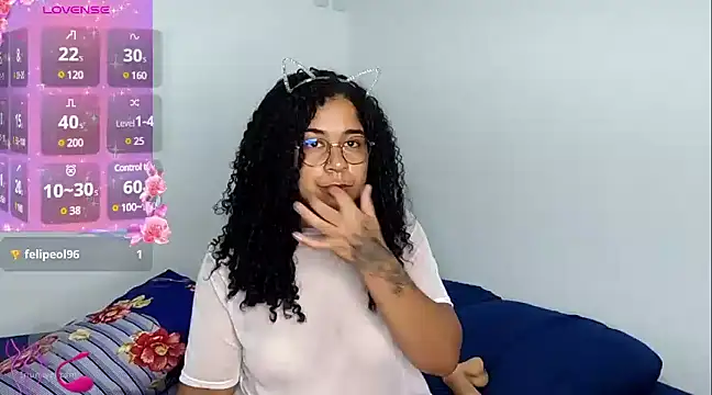 Snapshot of VitoriaFernandes chatting on 02/01/25, 01:12 VitoriaFernandes online show from 02/01/25, 01:12