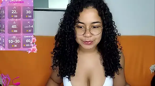 Snapshot of VitoriaFernandes chatting on 02/13/25, 06:27 VitoriaFernandes online show from 02/13/25, 06:27