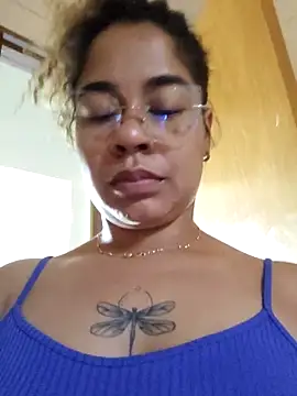 Snapshot of VitoriaFernandes chatting on 11/19/25, 08:31 VitoriaFernandes online show from 11/19/25, 08:31