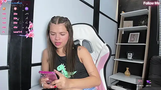 Snapshot of PaigeJayden chatting on 01/25/25, 08:10 PaigeJayden online show from 01/25/25, 08:10