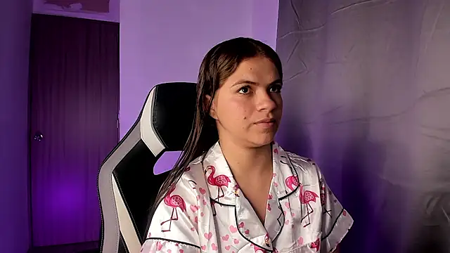 Snapshot of PaigeJayden chatting on 11/10/25, 09:25 PaigeJayden online show from 11/10/25, 09:25