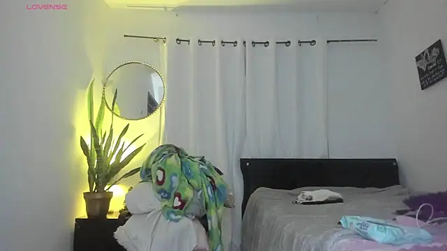 Snapshot of Sophie_sweett19 chatting on 09/11/25, 11:27 Sophie sweett19 online show from 09/11/25, 11:27