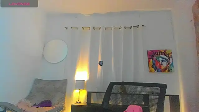 Snapshot of Sophie_sweett19 chatting on 07/18/26, 02:16 Sophie sweett19 online show from 07/18/26, 02:16