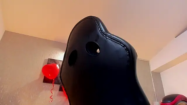 lilicooper  online show from 02/15/25, 05:19