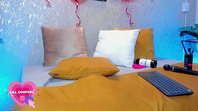 lilicooper  online show from 02/15/25, 11:25