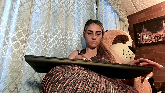 ValeriaLacrozee online show from 09/19/25, 07:14