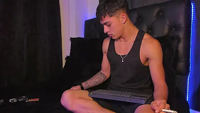 James1lee  online show from 12/16/24, 02:36