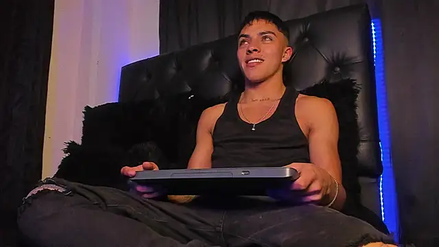 James1lee  online show from 12/24/24, 02:54