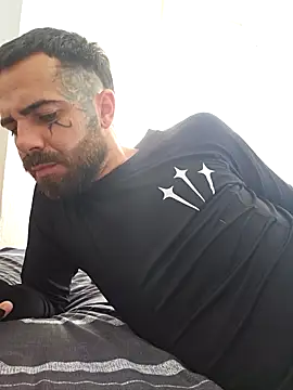 Snapshot of charlye_inkkkk chatting on 12/20/25, 11:28 charlye inkkkk online show from 12/20/25, 11:28