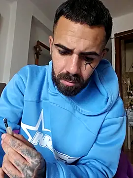 Snapshot of charlye_inkkkk chatting on 12/21/25, 01:18 charlye inkkkk online show from 12/21/25, 01:18