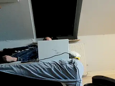 Snapshot of Stephanien chatting on 12/04/24, 12:03 Stephanien online show from 12/04/24, 12:03