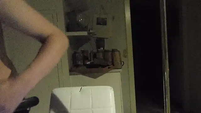 Snapshot of Stephanien chatting on 01/08/25, 03:39 Stephanien online show from 01/08/25, 03:39