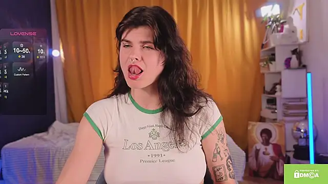 Snapshot of ginavontease chatting on 09/16/25, 12:06 ginavontease online show from 09/16/25, 12:06