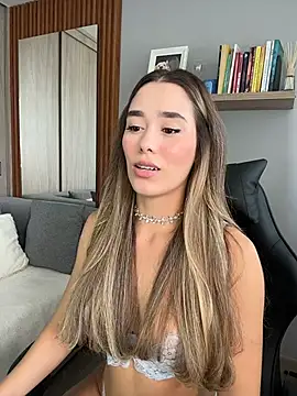 Snapshot of FridaKlein chatting on 04/10/26, 07:40 FridaKlein online show from 04/10/26, 07:40