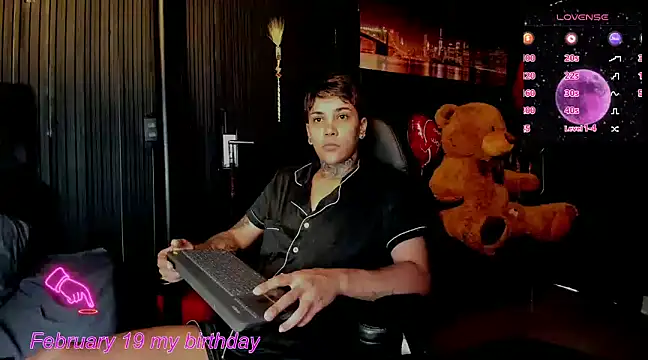 ZhoeStrong online show from 02/19/25, 03:38