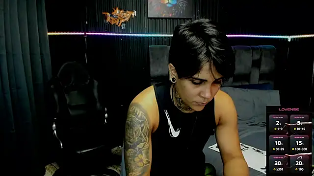 ZhoeStrong online show from 10/31/25, 09:49