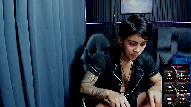 ZhoeStrong online show from 11/26/25, 10:44