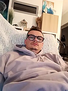 GLouglou19 online show from 10/02/25, 09:33