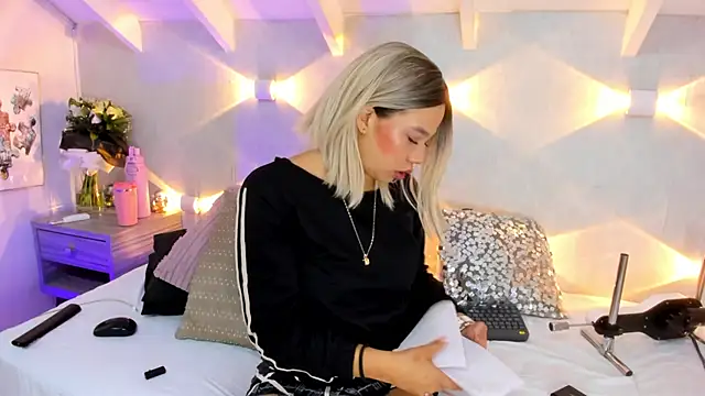 Martina Miiller online show from 04/06/26, 01:23