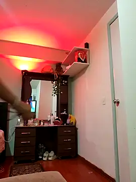 Snapshot of Lau1127 chatting on 10/14/25, 12:44 Lau1127 online show from 10/14/25, 12:44