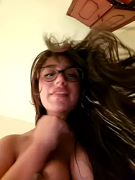 Snapshot of Lau1127 chatting on 10/24/25, 03:58 Lau1127 online show from 10/24/25, 03:58