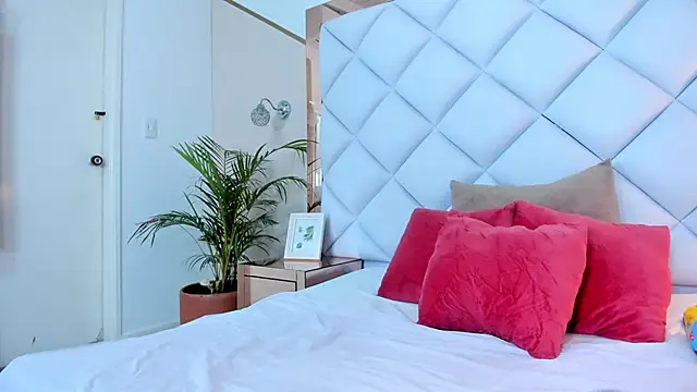 melaniee jones online show from 12/23/24, 06:16