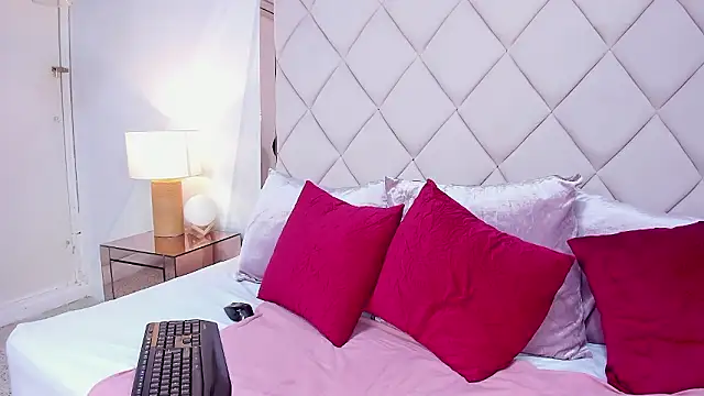 melaniee jones online show from 02/04/26, 05:08