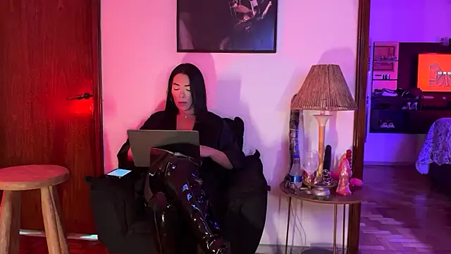 Snapshot of mistresslaviniabr chatting on 02/23/25, 02:18 mistresslaviniabr online show from 02/23/25, 02:18